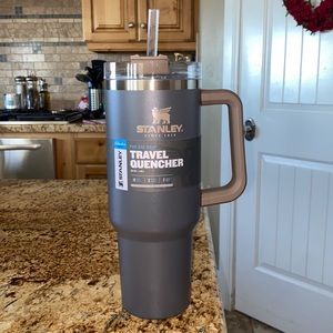 BNWT Stanley Brand Adventure Quencher Travel Tumbler 40 oz COAL